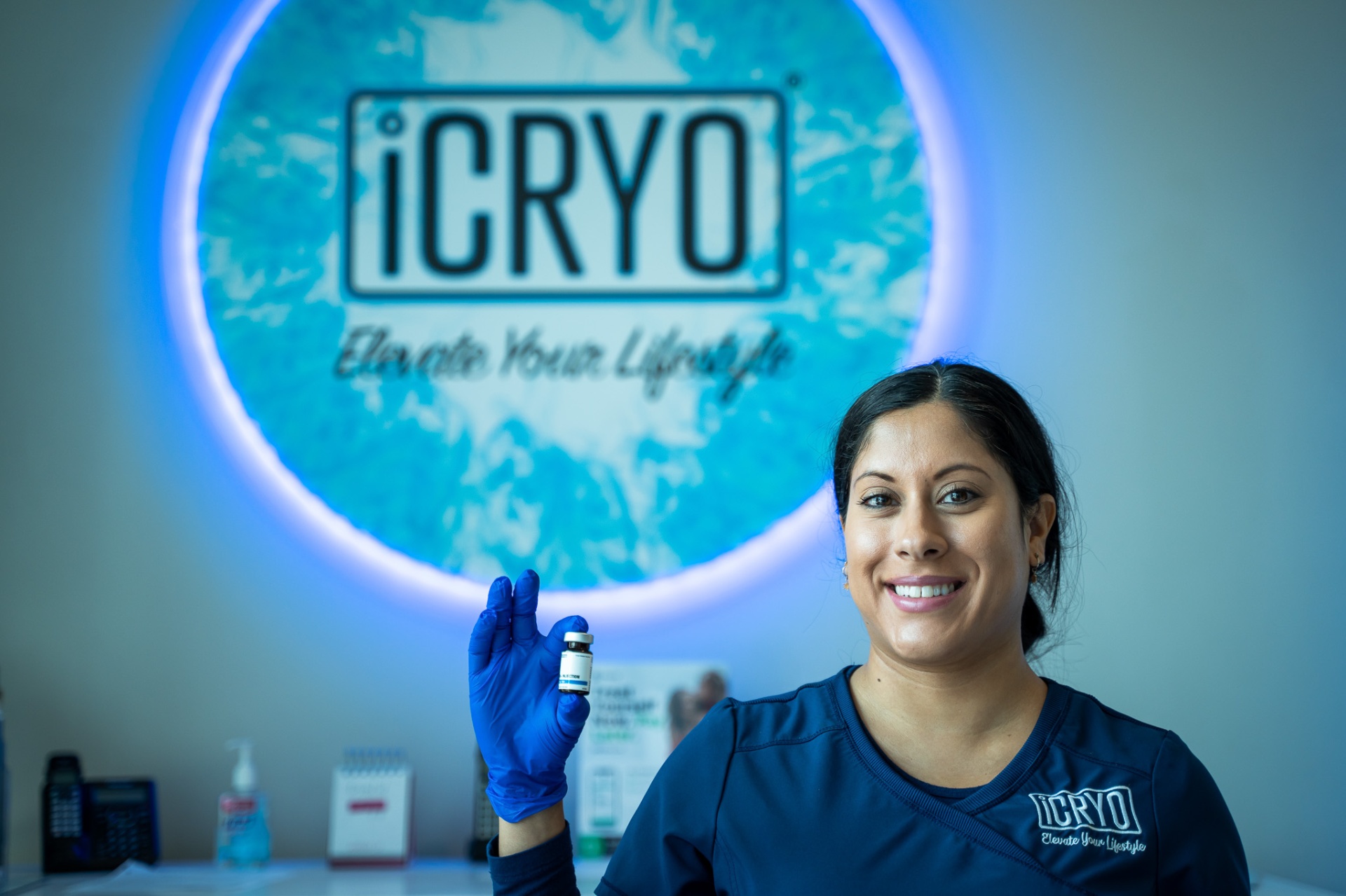 iCRYO Daniel Island RN prepping an IM vitamin injection