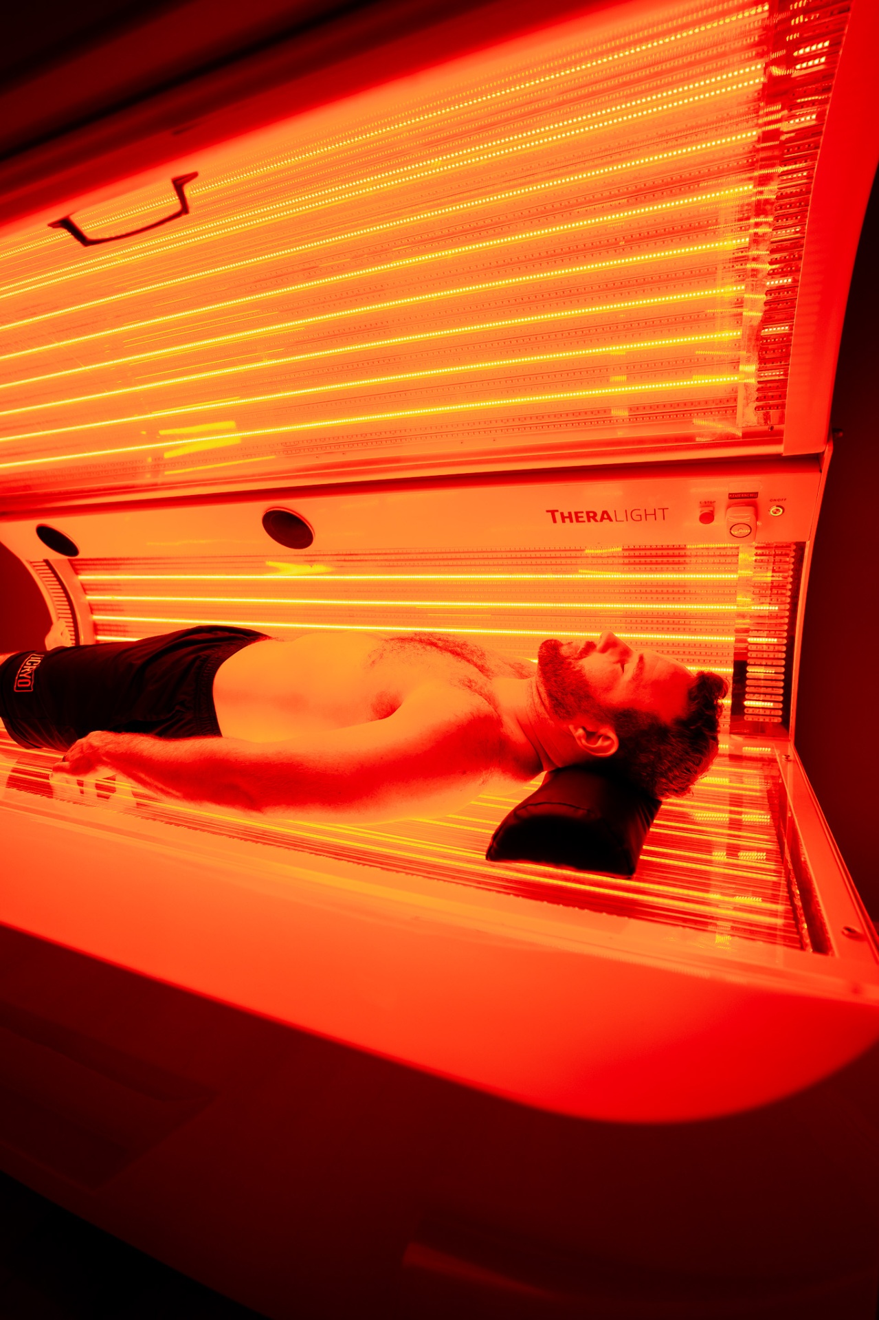 Red light therapy bed at iCRYO Charleston Daniel Island